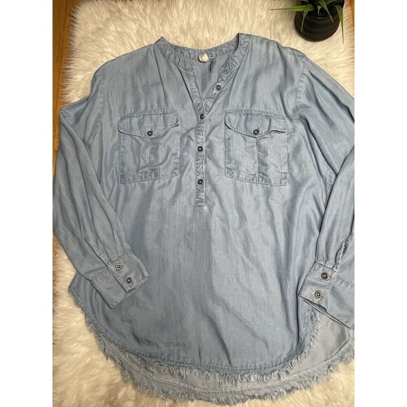 Elan Tunic Top Blouse Size Medium Blue Chambray Button Up Frayed Hem E24 - Picture 8 of 9
